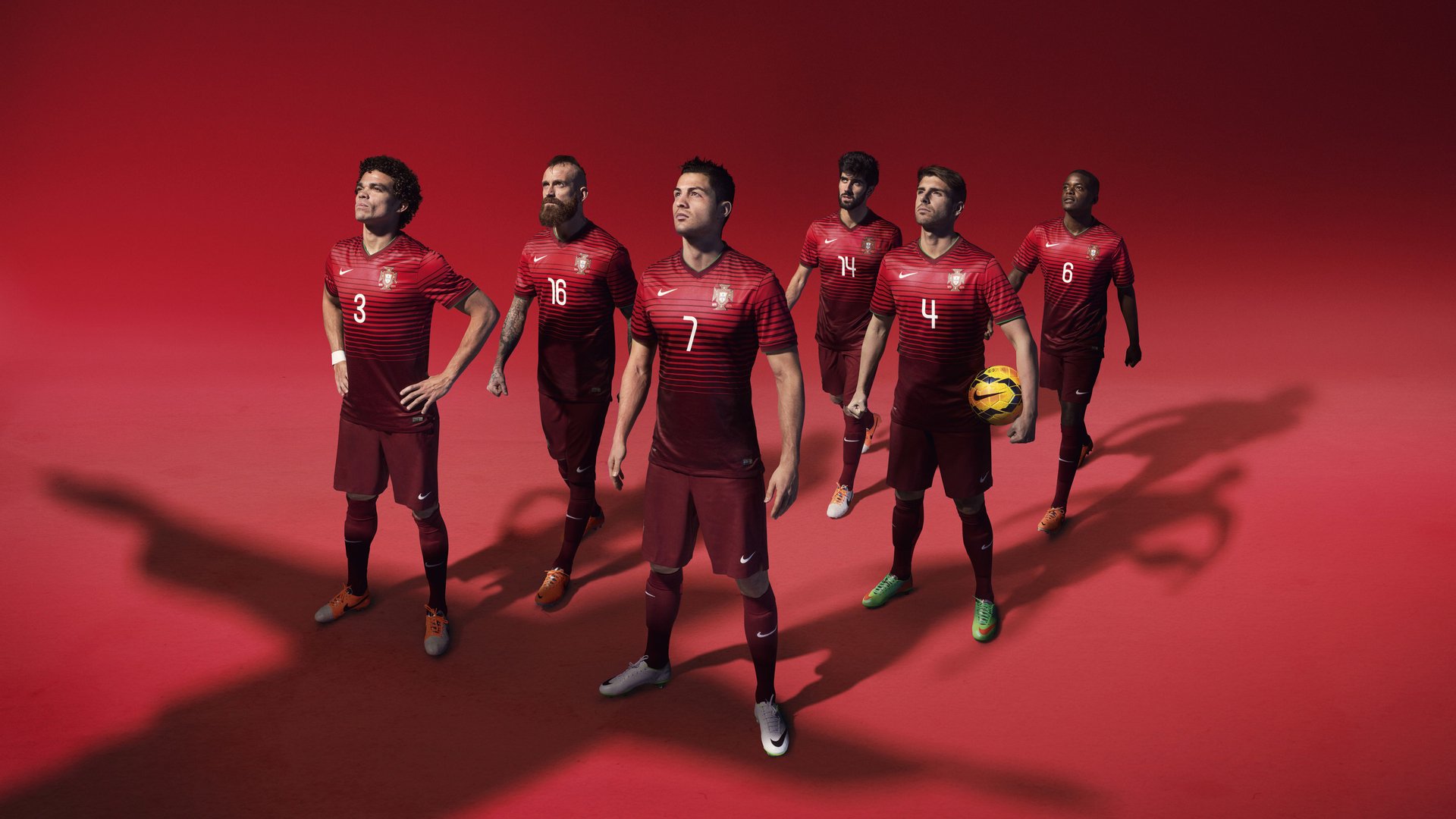 曼联球迷设计纪念队徽引发热潮，曼联队徽介绍